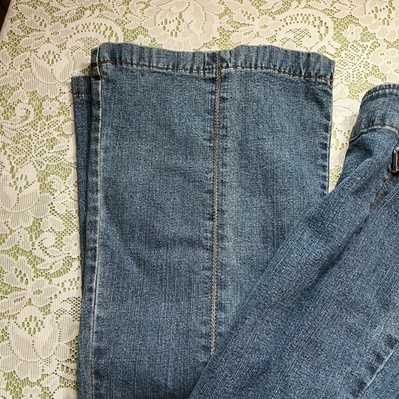 JLO by JENNIFER LOPEZ JEANS - Picture 6 of 7